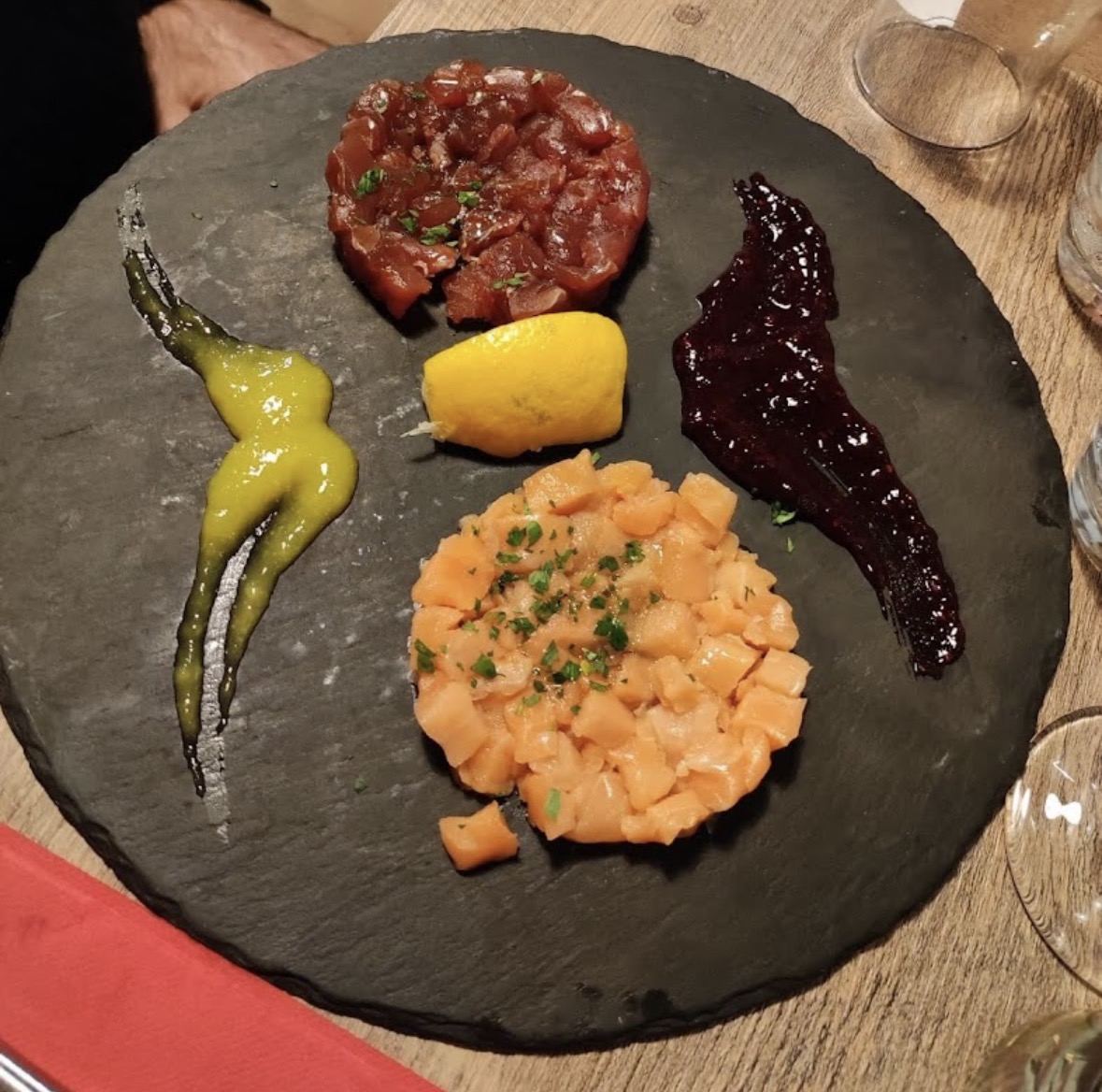Tris di tartare di pesce